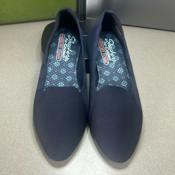 Sketchers air cooled Memory Foam size 8.5 navy blue. Stretchy material - Picture 1 of 5